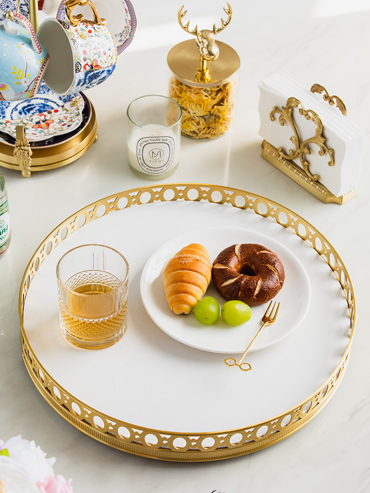 Lekki luksus, lustrzana, mosię – Luxury Skincare Tray recenzja i cena
